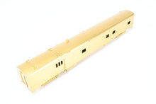 Load image into Gallery viewer, HO Brass Oriental Limited GN - Great Northern Streamlined "Empire Builder" 1200 Baggage Dorm