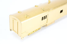 Load image into Gallery viewer, HO Brass Oriental Limited GN - Great Northern Streamlined "Empire Builder" 1200 Baggage Dorm