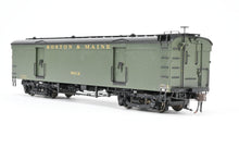 Load image into Gallery viewer, HO Brass Railworks B&M - Boston & Maine 4-Door Wood Milk Car 1600 Series Ice Cooled FP