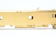 Load image into Gallery viewer, HO Brass Oriental Limited GN - Great Northern Streamlined "Empire Builder" 1200 Baggage Dorm
