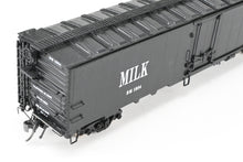 Load image into Gallery viewer, HO Brass CIL – Challenger Imports B&M – Boston & Maine 52’ Steel Milk Center Plug Door FP No. 1934