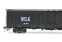 Load image into Gallery viewer, HO Brass CIL – Challenger Imports B&M – Boston & Maine 52’ Steel Milk Center Plug Door FP No. 1934
