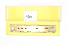 Load image into Gallery viewer, HO Brass Oriental Limited GN - Great Northern Streamlined "Empire Builder" 1200 Baggage Dorm