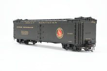 Load image into Gallery viewer, HO Brass Shoreham Shops GN - Great Northern 50 Foot Express Reefer FP #2022 REBOXX