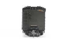 Load image into Gallery viewer, HO Brass Shoreham Shops GN - Great Northern 50 Foot Express Reefer FP #2022 REBOXX