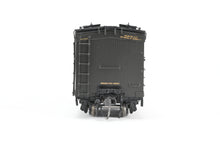 Load image into Gallery viewer, HO Brass Shoreham Shops GN - Great Northern 50 Foot Express Reefer FP #2022 REBOXX