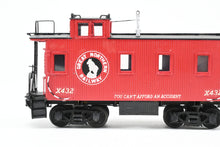 Load image into Gallery viewer, HO Brass CON Beaver Creek GN - Great Northern Wood Caboose X337/X432 Standard Window FP #X432 "Collector's Edition"