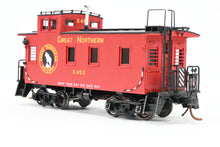 Load image into Gallery viewer, HO Brass CON CIL - Challenger Imports 2235.21 GN - Great Northern 25' Wood Caboose Later Version FP X453 With Added Marker Lights