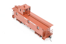 Load image into Gallery viewer, HO Brass CON NBL - North Bank Line GN - Great Northern 33' Truss Rod Caboose FP No. 90628