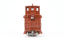 Load image into Gallery viewer, HO Brass CON NBL - North Bank Line GN - Great Northern 33' Truss Rod Caboose FP No. 90628