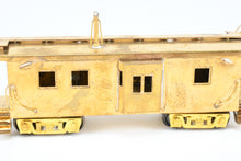 Load image into Gallery viewer, HO Brass NPP - Nickel Plate Products MILW - Milwaukee Road Smooth Side Bay Window Caboose
