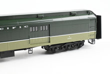 Load image into Gallery viewer, HO Brass W&R Enterprises NP - Northern Pacific Water Baggage Car With Wood Doors FP "Loewy" No. 1651