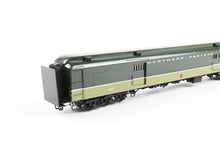 Load image into Gallery viewer, HO Brass W&R Enterprises NP - Northern Pacific Baggage Car With Wood Doors FP "Loewy" No. 1626
