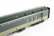 Load image into Gallery viewer, HO Brass W&R Enterprises NP - Northern Pacific Mail & Express Car FP "Loewy" No. 1443