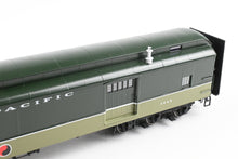 Load image into Gallery viewer, HO Brass W&R Enterprises NP - Northern Pacific Mail & Express Car FP "Loewy" No. 1443