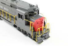 Load image into Gallery viewer, HO Brass Oriental Limited SSW – Cotton Belt EMD GP30 PH II 2250 HP Factory Painted