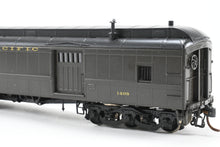 Load image into Gallery viewer, HO Brass W&R Enterprises NP - Northern Pacific Mail & Express Car W/Center Door, Nos. 1402 - 1421, Pro-Paint No. 1408