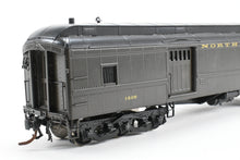 Load image into Gallery viewer, HO Brass W&R Enterprises NP - Northern Pacific Mail & Express Car W/Center Door, Nos. 1402 - 1421, Pro-Paint No. 1408
