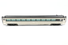 Load image into Gallery viewer, HO Multimedia Assembled kit NH - New Haven 64-Seat Coach 14-Seat Smoker Car CP #8607