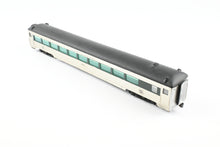 Load image into Gallery viewer, HO Multimedia Assembled kit NH - New Haven 64-Seat Coach 14-Seat Smoker Car CP #8607