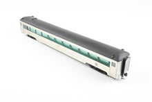 Load image into Gallery viewer, HO Multimedia Assembled kit NH - New Haven 64-Seat Coach 14-Seat Smoker Car CP #8607