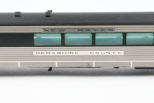 Load image into Gallery viewer, HO Multimedia Assembled kit NH - New Haven Buffet Parlor Lounge CP “Berkshire County"