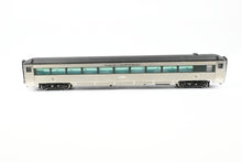 Load image into Gallery viewer, HO Multimedia Assembled Kit NH - New Haven 64-Seat Coach 14-Seat Smoker Car #8617