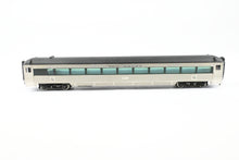 Load image into Gallery viewer, HO Multimedia Assembled Kit NH - New Haven 64-Seat Coach 14-Seat Smoker Car #8617