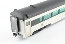 Load image into Gallery viewer, HO Multimedia Assembled Kit NH - New Haven 64-Seat Coach 14-Seat Smoker Car #8617