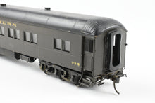 Load image into Gallery viewer, HO Brass Oriental Limited GN - Great Northern Heavyweight Coach CP No. 995