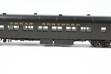 Load image into Gallery viewer, HO Brass Oriental Limited GN - Great Northern Heavyweight Coach CP No. 995