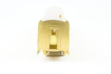 Load image into Gallery viewer, HO Brass Oriental Limited GN - Great Northern Lightweight Coach Nos. 1215-1220 Skirted