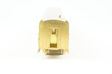 Load image into Gallery viewer, HO Brass Oriental Limited GN - Great Northern Lightweight Coach Nos. 1215-1220 Skirted