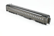 Load image into Gallery viewer, HO Brass CON Oriental Limited GN - Great Northern Modernized Heavyweight First Class Coach CP No. 960 1935 Empire Builder