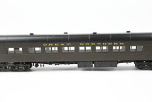 Load image into Gallery viewer, HO Brass Oriental Limited GN - Great Northern Heavyweight Coach CP No. 993