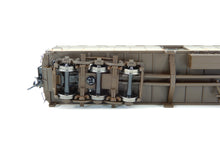 Load image into Gallery viewer, HO Walthers IC - Illinois Central ACF 70' Heavyweight Arched Roof Baggage Car