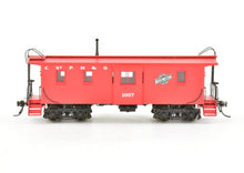 Load image into Gallery viewer, HO Brass DVP - Division Point C&NW - Chicago & North Western Standard Way Car Bay Window Type FP No. 1057