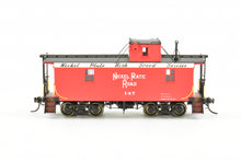 Load image into Gallery viewer, HO Brass DVP - Division Point NYC&St.L - Nickel Plate Road Offset Cupola 26' Wood Caboose, FP, "Speed Lettering" No. 147