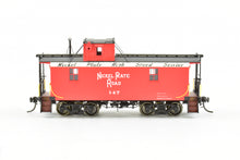 Load image into Gallery viewer, HO Brass DVP - Division Point NYC&St.L - Nickel Plate Road Offset Cupola 26' Wood Caboose, FP, "Speed Lettering" No. 147