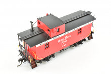 Load image into Gallery viewer, HO Brass DVP - Division Point NYC&St.L - Nickel Plate Road Offset Cupola 26' Wood Caboose, FP, "Speed Lettering" No. 147