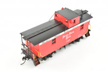 Load image into Gallery viewer, HO Brass DVP - Division Point NYC&St.L - Nickel Plate Road Offset Cupola 26' Wood Caboose, FP, "Speed Lettering" No. 147