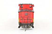 Load image into Gallery viewer, HO Brass DVP - Division Point NYC&St.L - Nickel Plate Road Offset Cupola 26' Wood Caboose, FP, "Speed Lettering" No. 147