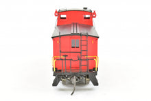 Load image into Gallery viewer, HO Brass DVP - Division Point NYC&St.L - Nickel Plate Road Offset Cupola 26' Wood Caboose, FP, "Speed Lettering" No. 147