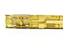 Load image into Gallery viewer, HO Brass Shoreham Shops GN - Great Northern 48 Seat Coach - Vestibule Forward