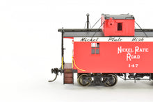 Load image into Gallery viewer, HO Brass DVP - Division Point NYC&St.L - Nickel Plate Road Offset Cupola 26' Wood Caboose, FP, "Speed Lettering" No. 147