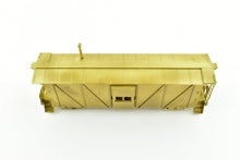 Load image into Gallery viewer, HO Brass OMI - Overland Models, Inc. GN - Great Northern "Bay Window" Wooden Caboose No. X-320