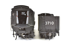Load image into Gallery viewer, HO Brass DVP - Division Point B&M - Boston & Maine P-4a 4-6-2 Pacific FP #3710 with Skyline Casting