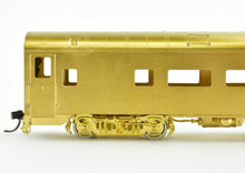 Load image into Gallery viewer, HO Brass The Palace Car Company GN - Great Northern Rebuilt Coach 1147 Custom Painted