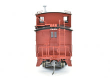 Load image into Gallery viewer, HO Brass W&R Enterprises NP - Northern Pacific 24' Wood Caboose #1200 Series Version 1 Painted