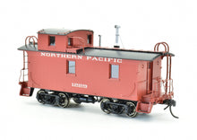 Load image into Gallery viewer, HO Brass W&R Enterprises NP - Northern Pacific 24' Wood Caboose #1200 Series Version 1 Painted